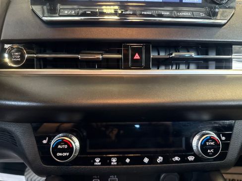 Used 2023 Mitsubishi Outlander SE AWD/4WD image 17