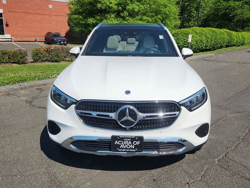 Used 2023 Mercedes-Benz GLC 300 4MATIC image 2