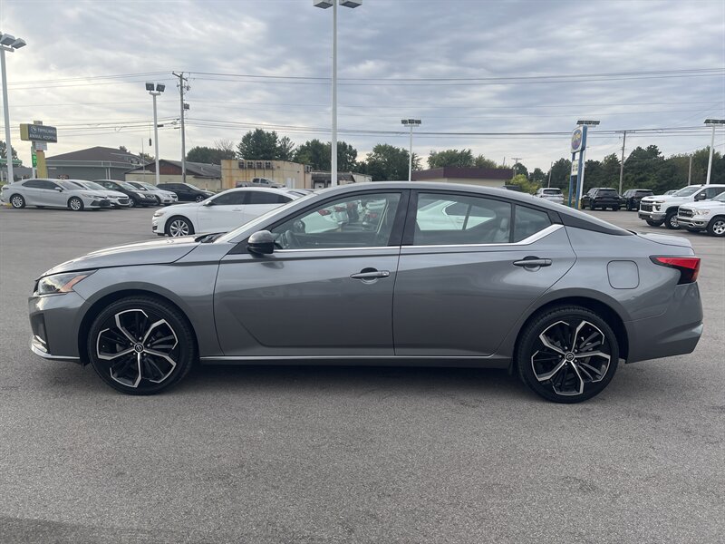 Used 2023 Nissan Altima 2.5 SR AWD/4WD image 6