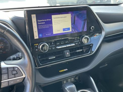 Used 2023 Toyota Highlander Limited image 16