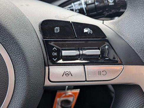 Certified 2026 Hyundai Elantra SE FWD image 23