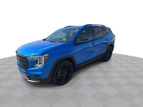 Used 2024 GMC Terrain SLT w/ Tech Package FWD image 2