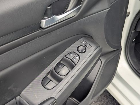Used 2025 Nissan Altima 2.5 SV FWD image 25