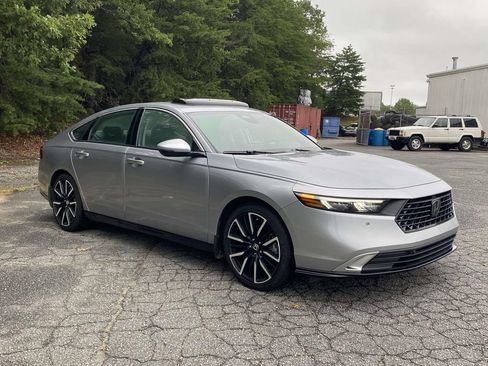 Used 2023 Honda Accord Touring image 6