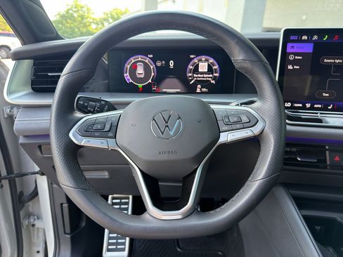 Used 2026 Volkswagen Tiguan SE R-Line FWD image 5