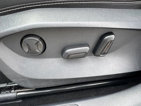 Certified 2023 Volkswagen Taos SEL AWD/4WD image 19