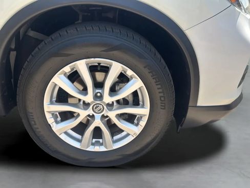 Used 2020 Nissan Rogue SV FWD image 30