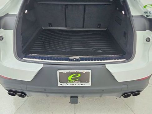 Used 2024 Porsche Cayenne Coupe AWD/4WD image 14