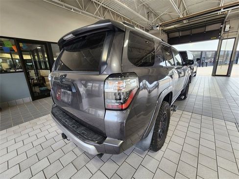 Used 2018 Toyota 4Runner TRD Off-Road Premium AWD/4WD image 4