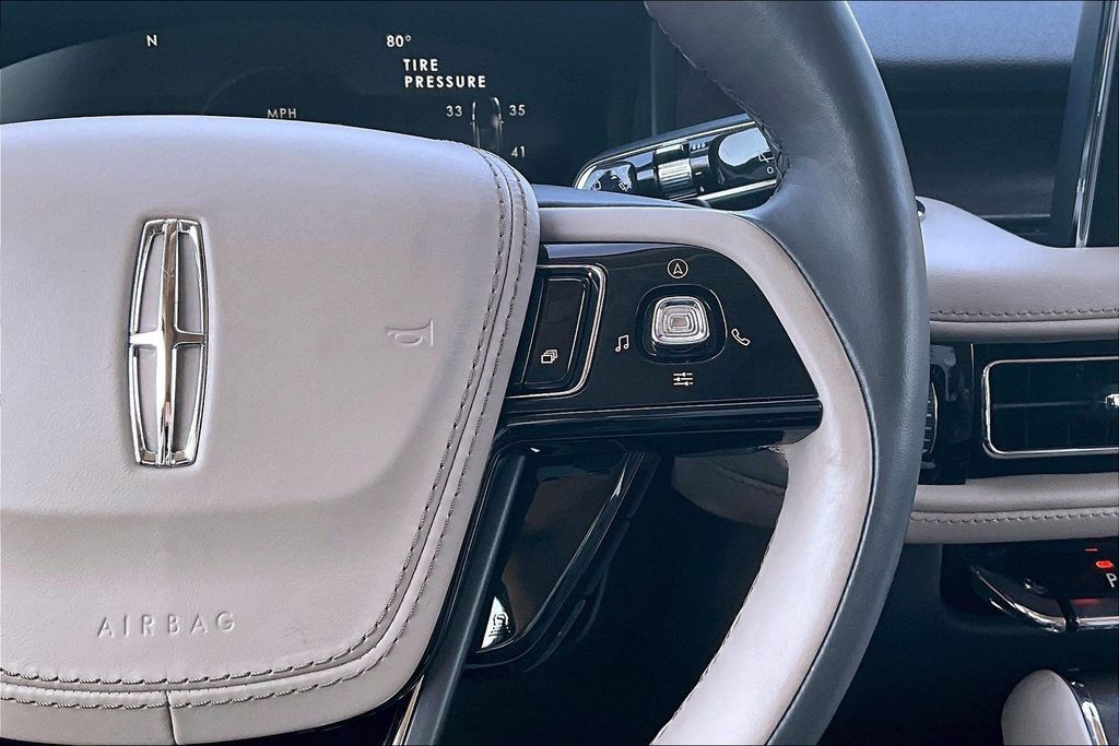 Used 2022 Lincoln Aviator Reserve w/ Equipment Group 201A AWD/4WD image 25