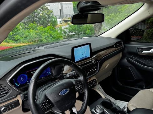 Used 2020 Ford Escape Titanium AWD/4WD image 11