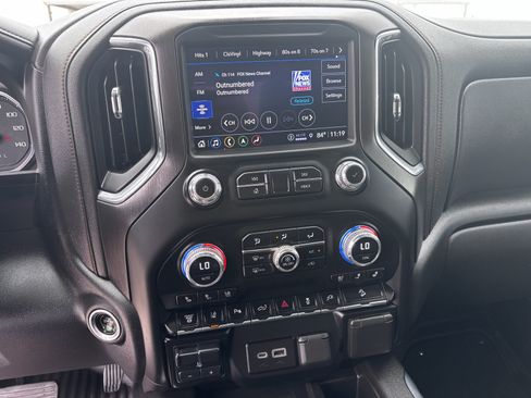 Used 2023 GMC Sierra 2500 AT4 w/ AT4 Preferred Package AWD/4WD image 14