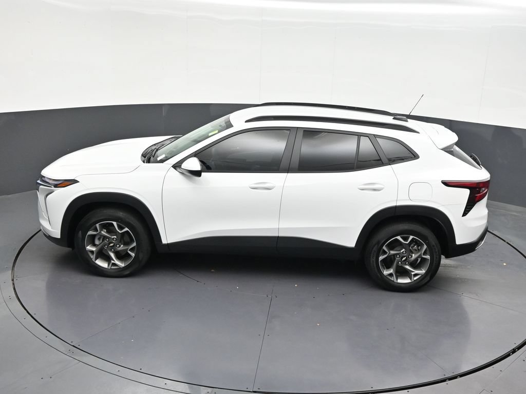 Used 2025 Chevrolet Trax LT FWD image 22