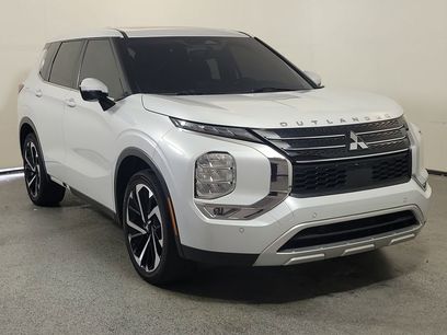 Used 2023 Mitsubishi Outlander SE