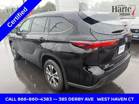 Used 2024 Toyota Highlander XLE AWD/4WD image 6