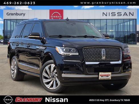 Used 2023 Lincoln Navigator Reserve image 1