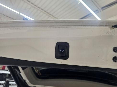 Used 2019 Toyota Highlander Limited Platinum FWD image 15