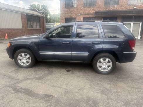 Used 2010 Jeep Grand Cherokee Laredo AWD/4WD image 2