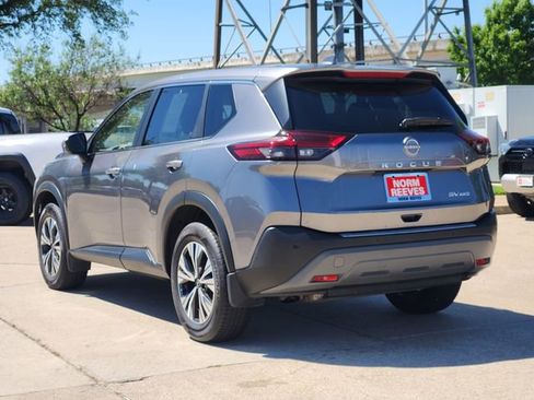 Used 2023 Nissan Rogue SV image 4