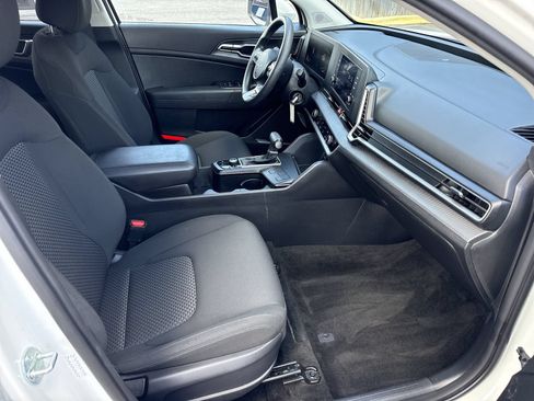 Used 2023 Kia Sportage LX FWD image 27