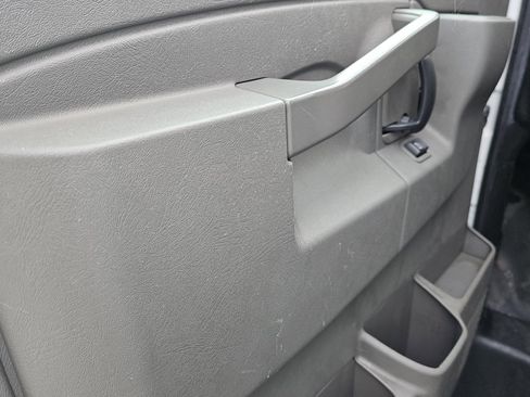 Used 2018 Chevrolet Express 2500 w/ Driver Convenience Package RWD image 13
