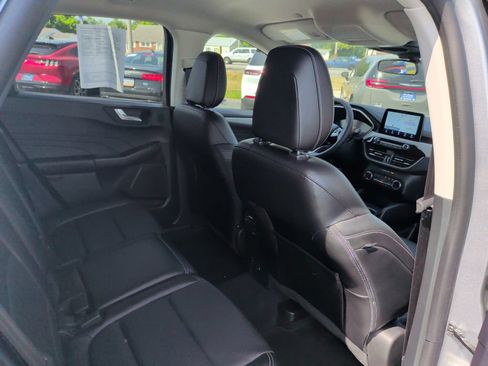 Certified 2022 Ford Escape SEL w/ Technology Package AWD/4WD image 17