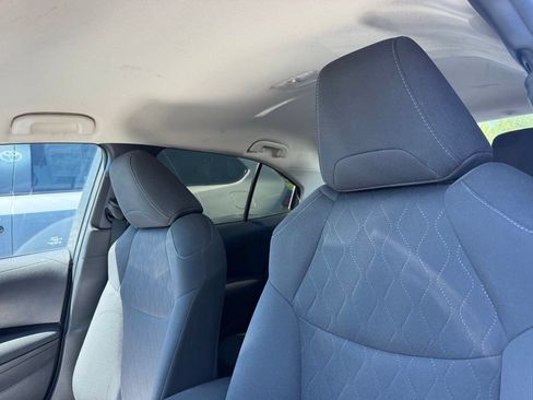 Used 2022 Toyota Corolla LE FWD image 7