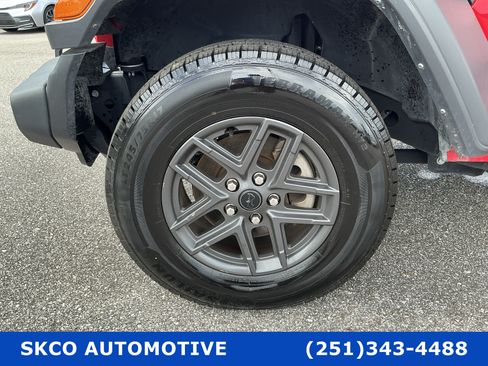 Used 2024 Jeep Wrangler Unlimited Sport AWD/4WD image 9