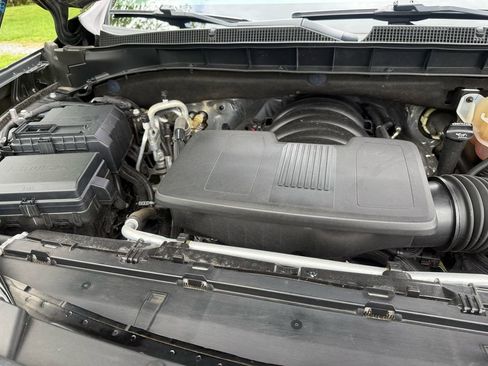 Used 2022 Chevrolet Suburban LT AWD/4WD image 40