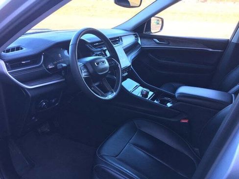 Used 2023 Jeep Grand Cherokee Limited image 19