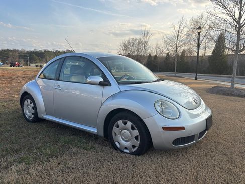 Used 2007 Volkswagen Beetle Coupe w/ Year End Package image 3