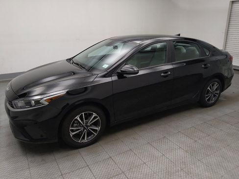 Used 2023 Kia Forte LXS w/ LXS Technology Package FWD image 2