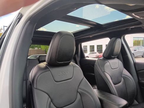 Used 2021 Jeep Cherokee High Altitude AWD/4WD image 12