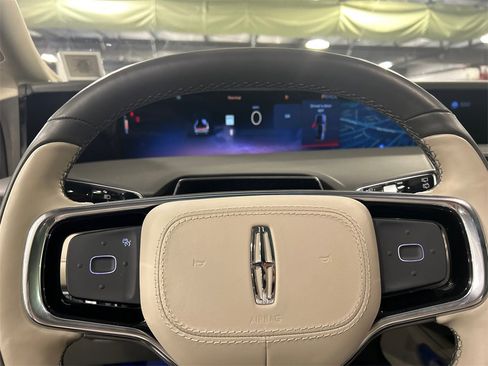 Used 2024 Lincoln Nautilus Premier w/ Equipment Group 102A image 12