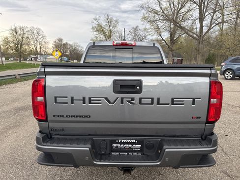 Used 2022 Chevrolet Colorado Z71 AWD/4WD image 5
