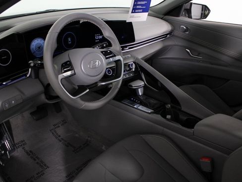 Certified 2025 Hyundai Elantra SEL image 16
