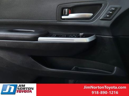 Used 2025 Toyota Sienna Limited AWD/4WD image 23