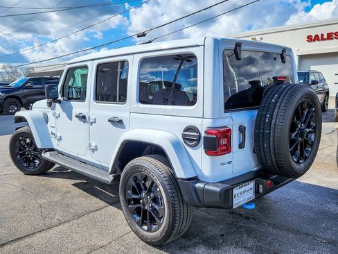 Used 2023 Jeep Wrangler Unlimited Sahara w/ Cold Weather Group image 6