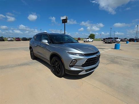 Used 2024 Chevrolet Blazer LT w/ Convenience Package FWD image 3