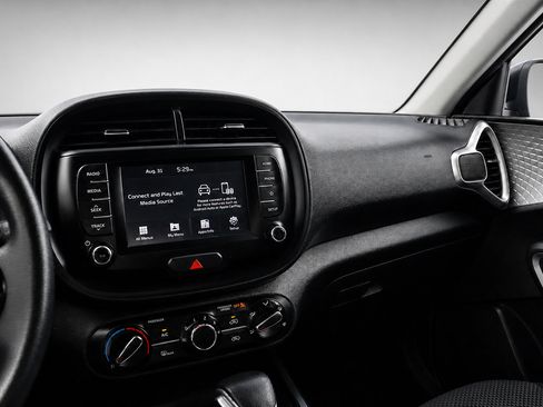 Used 2020 Kia Soul LX FWD image 30