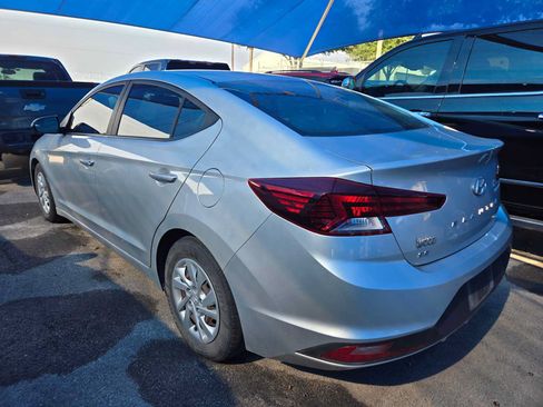 Used 2019 Hyundai Elantra SE FWD image 3
