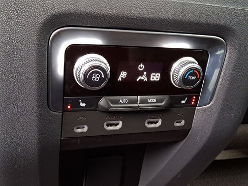 Used 2021 GMC Yukon Denali w/ Denali Ultimate Package AWD/4WD image 13
