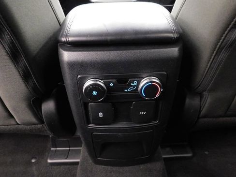 Used 2022 Ford Explorer XLT image 28