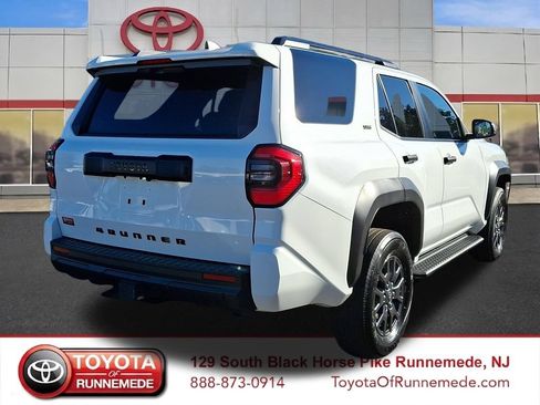 Certified 2025 Toyota 4Runner SR5 AWD/4WD image 6