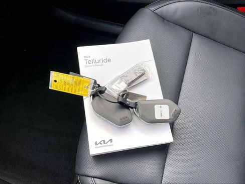 Used 2025 Kia Telluride S AWD/4WD image 11