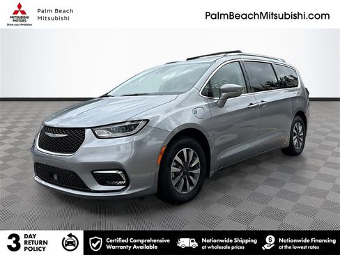 Used 2021 Chrysler Pacifica Touring-L image 1