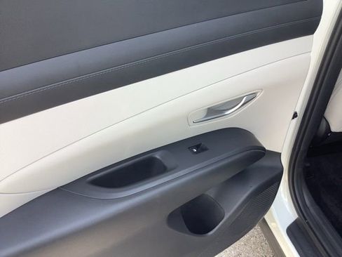 Certified 2025 Hyundai Tucson SEL image 18