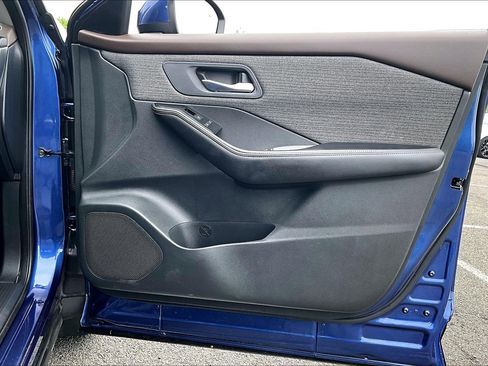 Used 2023 Nissan Rogue SV AWD/4WD image 22