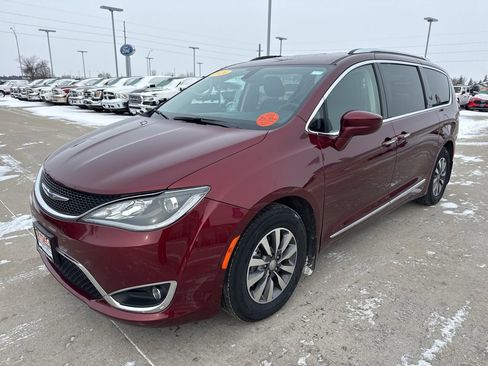 Used 2020 Chrysler Pacifica Touring-L Plus image 27