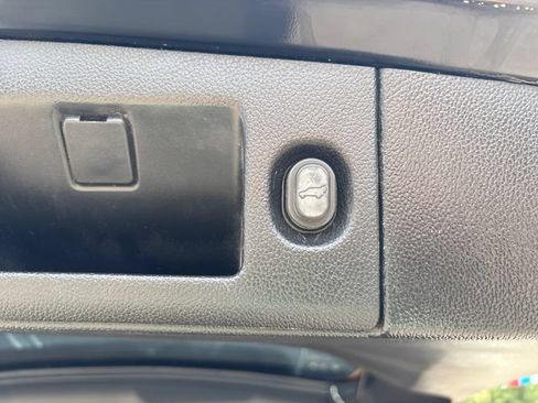Used 2018 Chevrolet Tahoe LT AWD/4WD image 24